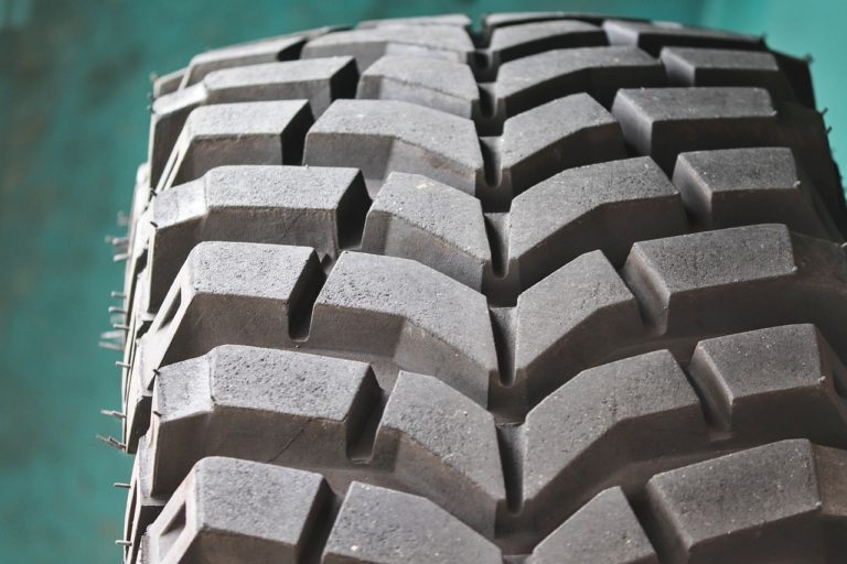 profile, mature, auto tires-4693397.jpg